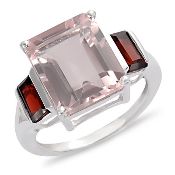 8 ct.t.w. Rose Quartz & Garnet Ring in Silver - Picture 1 of 4